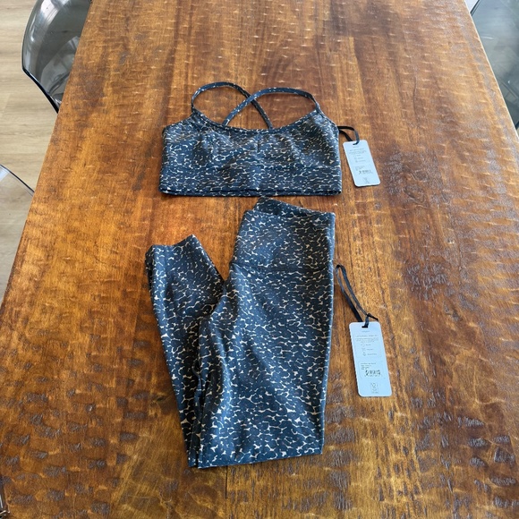 NWT: Pair Varley Tights & Bra Set - Picture 12 of 15